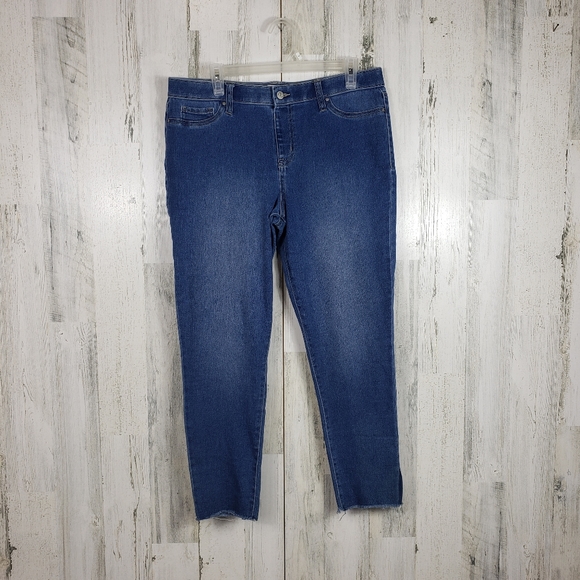 5/$25 lei medium wash jeggings with raw hems Juniors Size XL